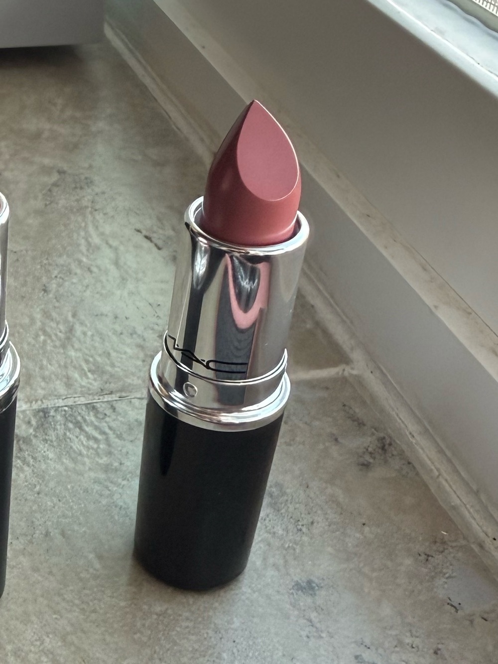 MAC Lustreglass Lipstick Syrup